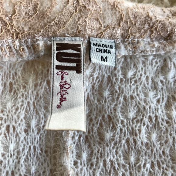 🛍 Kut From The Kloth V neck top size M - Picture 5 of 5